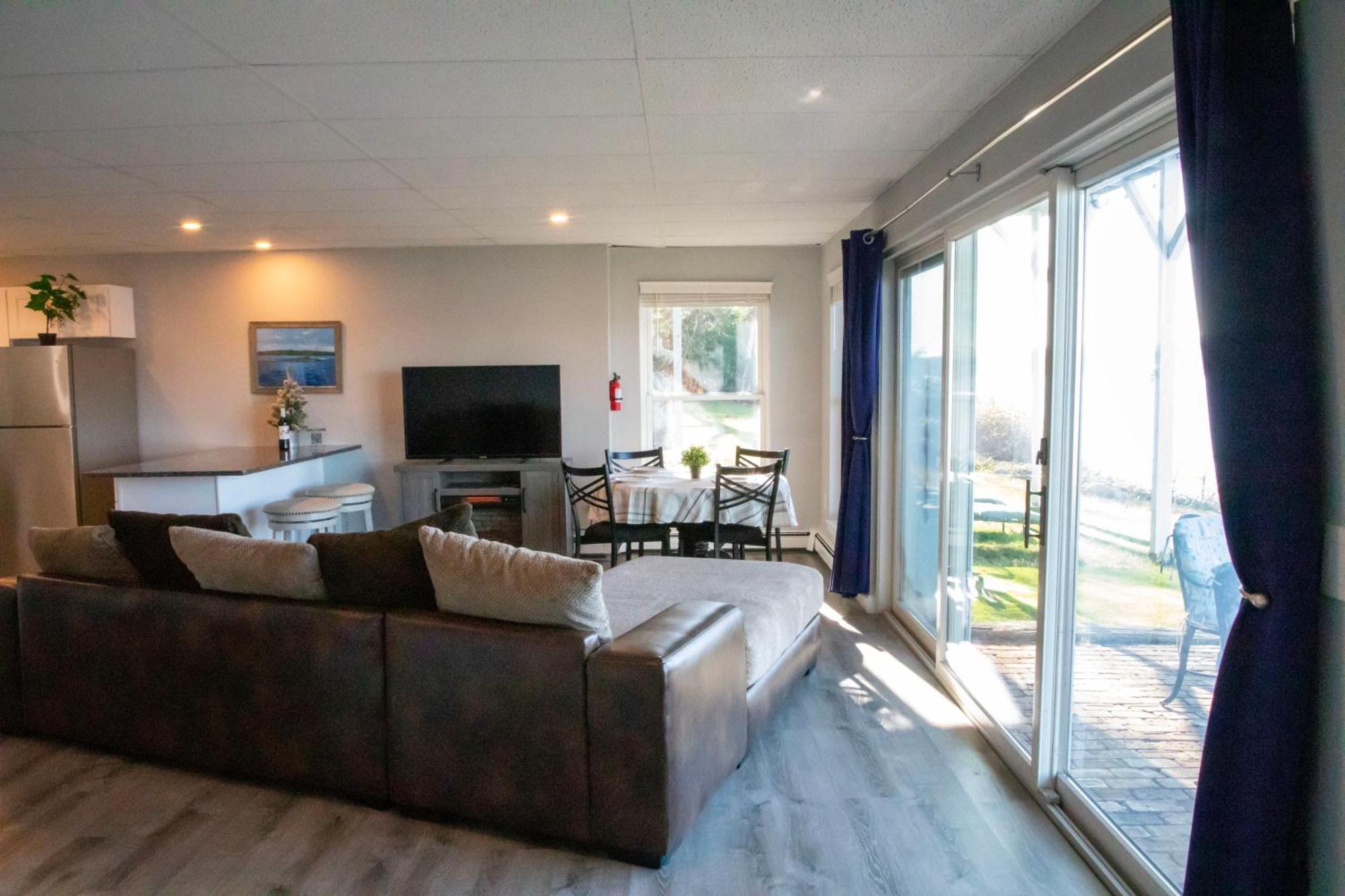 גרוטון Waterfront Home With A View מראה חיצוני תמונה